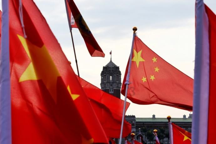 时尚拼接牛仔裤